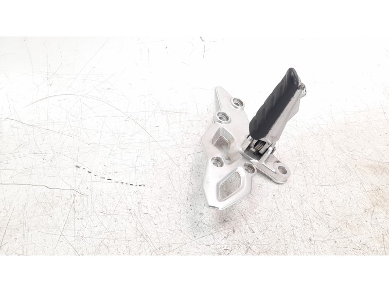 Recambio de estribo para bmw r 1200 r r 1200 r referencia OEM IAM 46718540797  