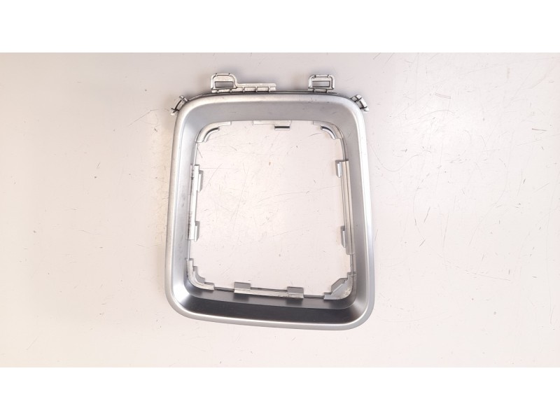 Recambio de moldura para kia xceed 1.0 tgdi cat referencia OEM IAM 84652J7010  