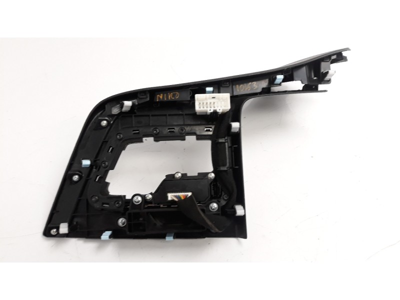 Recambio de moldura para kia niro referencia OEM IAM 84657G5002 84850G5120 
