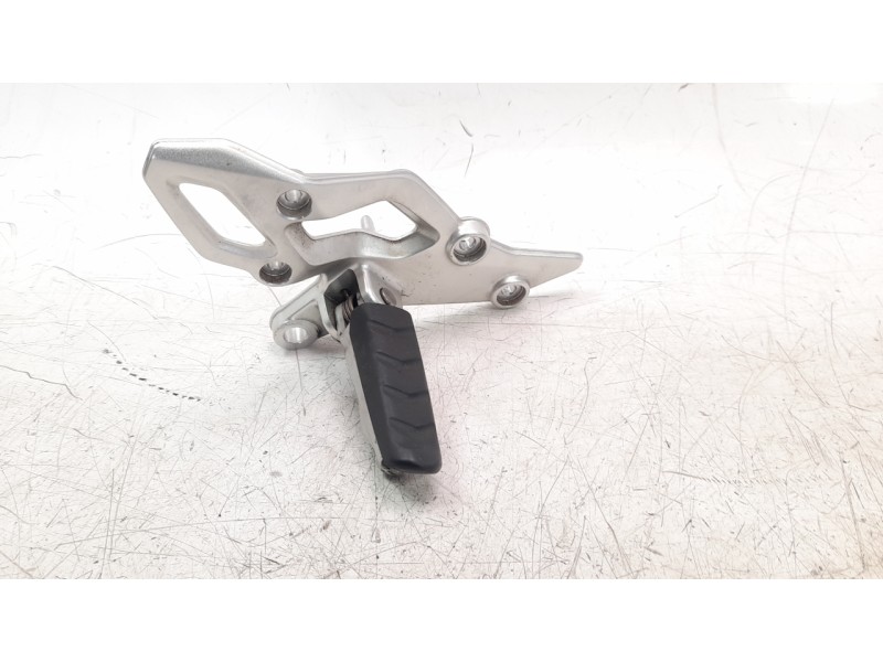 Recambio de estribo para bmw r 1200 r r 1200 r referencia OEM IAM 46718540797  