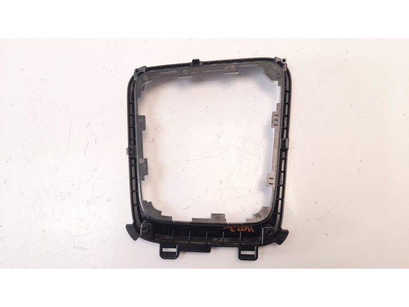 Recambio de moldura para kia xceed 1.0 tgdi cat referencia OEM IAM 84652J7010  