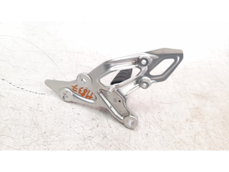 Recambio de estribo para bmw r 1200 r r 1200 r referencia OEM IAM 46718540797  