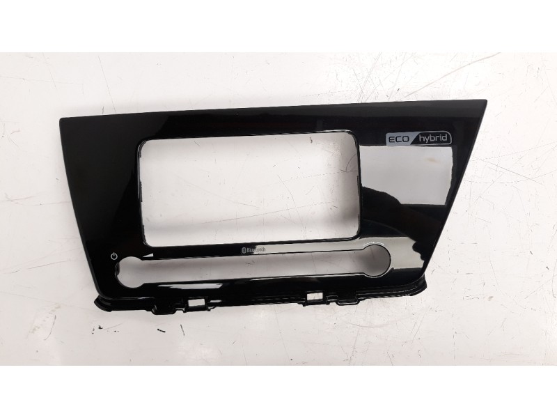 Recambio de moldura para kia niro referencia OEM IAM 84740G5300  