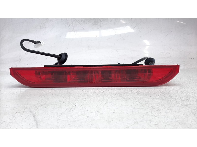 Recambio de luz central de freno para kia stonic (ybcuv) business referencia OEM IAM 92700H8400  