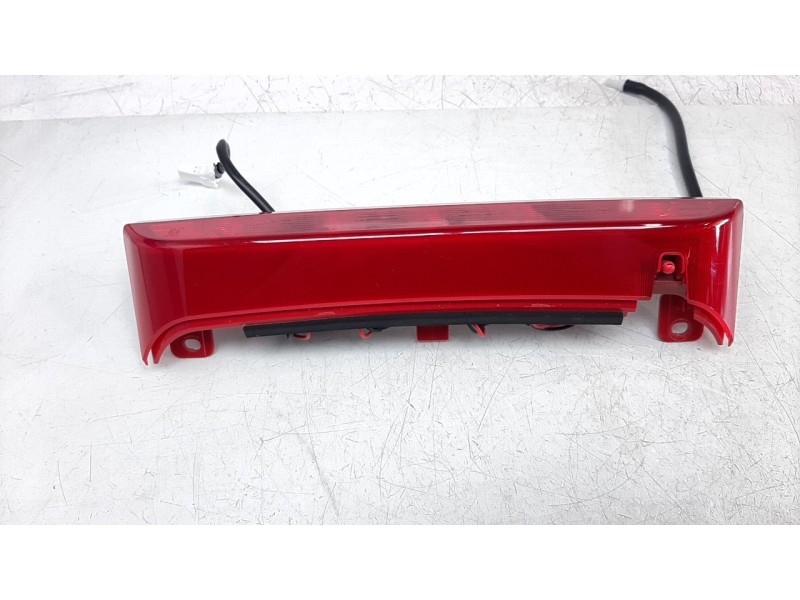 Recambio de luz central de freno para kia stonic (ybcuv) business referencia OEM IAM 92700H8400  