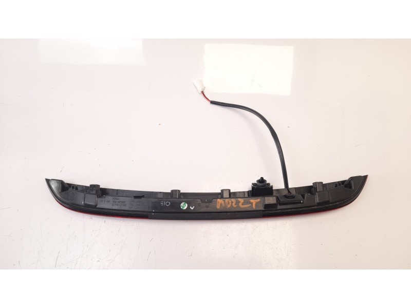 Recambio de luz central de freno para kia xceed 1.0 tgdi cat referencia OEM IAM 92700J7300  