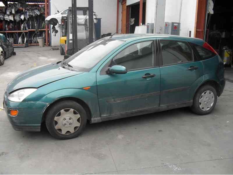 ford focus berlina (cak) del año 2000