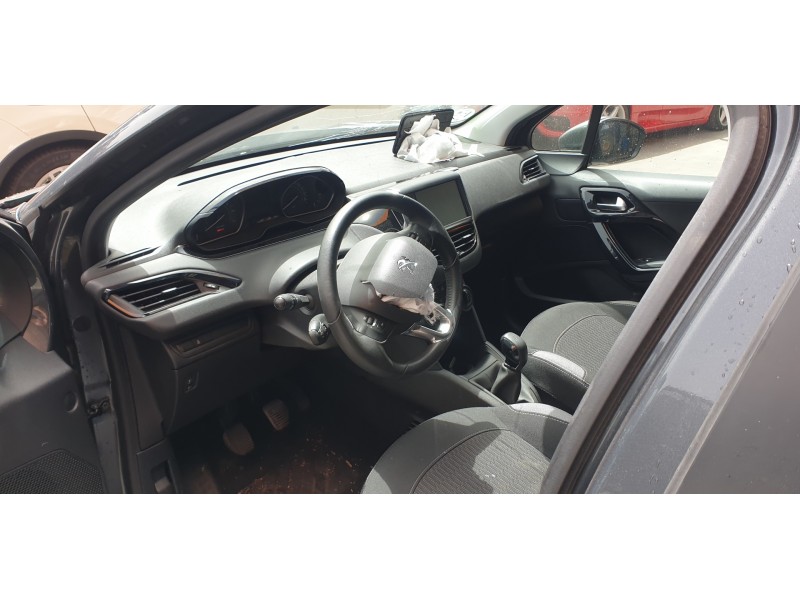 peugeot 208 del año 2015