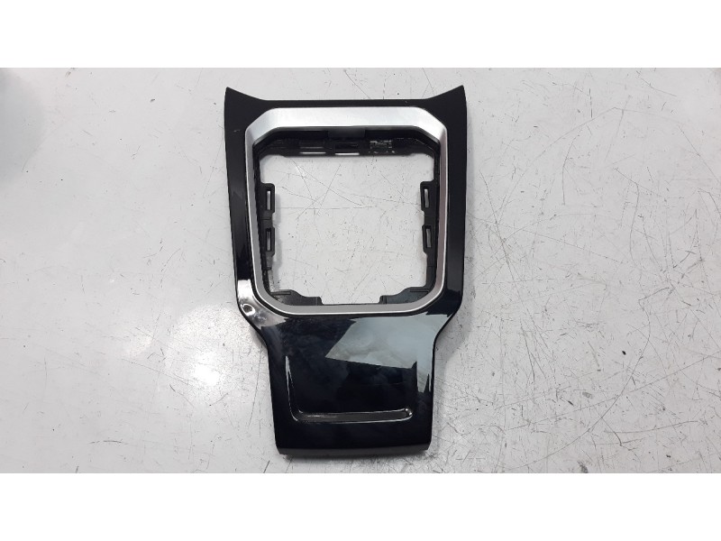 Recambio de moldura para volkswagen t-roc 2.0 tdi referencia OEM IAM 2GA711456A  