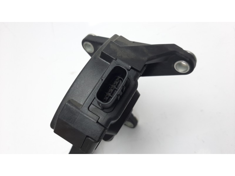 Recambio de potenciometro pedal para toyota corolla (e21) referencia OEM IAM 7811002210  