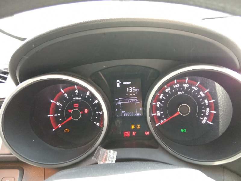 Recambio de cuadro instrumentos para ssangyong xlv 1.6 cat referencia OEM IAM 8021035040  
