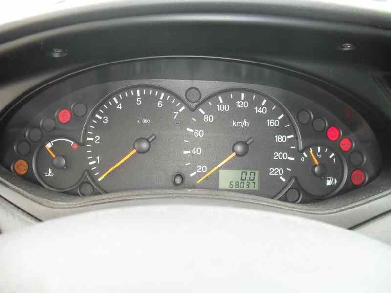 ford focus berlina (cak) del año 2000