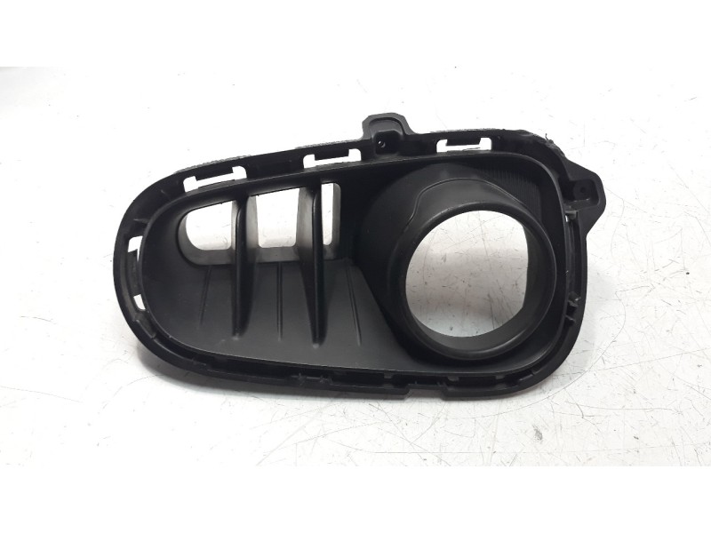 Recambio de rejilla paragolpes derecha para kia rio (yb) 1.2 cat referencia OEM IAM 86524H8010  