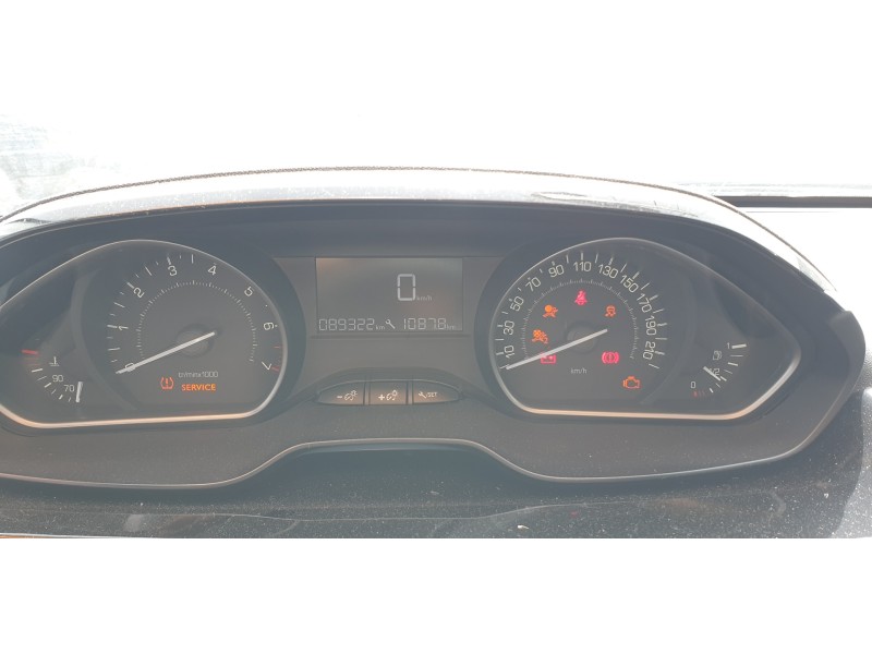 peugeot 208 del año 2015