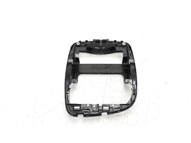 Recambio de moldura para renault clio iv 0.9 referencia OEM IAM 681046679R  