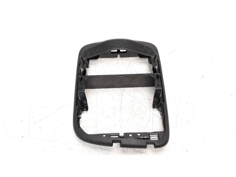 Recambio de moldura para renault clio iv 0.9 referencia OEM IAM 681046679R  