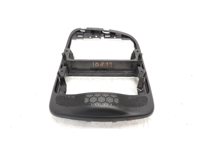 Recambio de moldura para renault clio iv 0.9 referencia OEM IAM 681046679R  