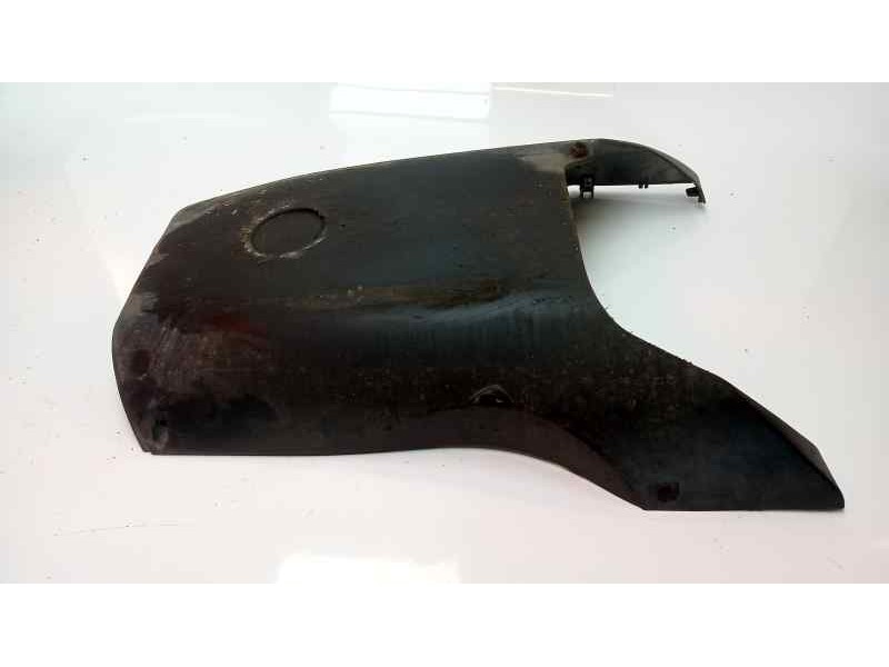 Recambio de moldura para honda vision 110 referencia OEM IAM 64321KYZD000  