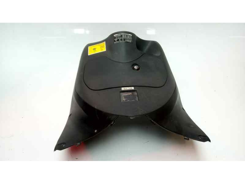 Recambio de moldura para honda vision 110 referencia OEM IAM 81131KTZD000  