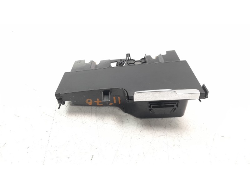 Recambio de cenicero para volvo xc60 referencia OEM IAM 31694582  