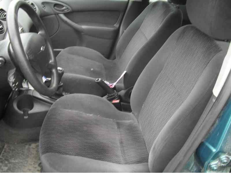 ford focus berlina (cak) del año 2000