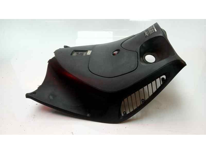Recambio de moldura para honda vision 110 referencia OEM IAM 81131KTZD000  