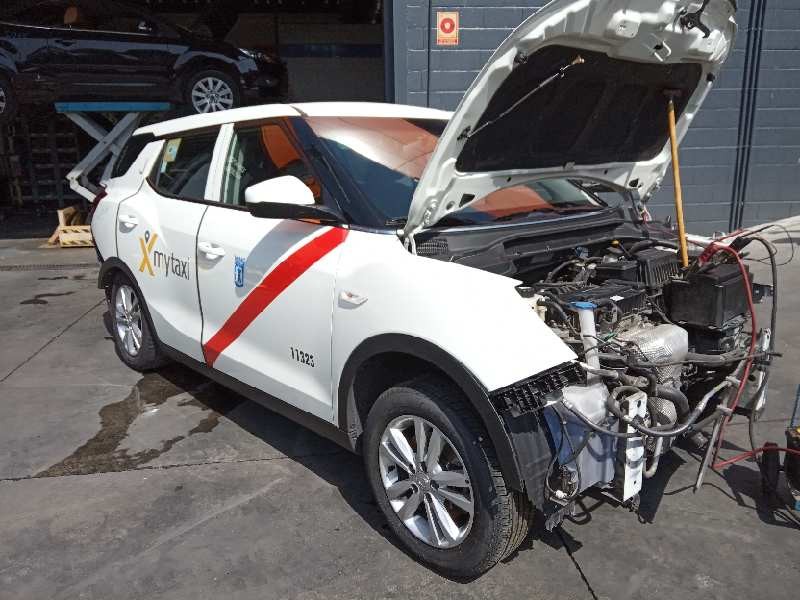 Recambio de brazo limpia delantero izquierdo para ssangyong xlv 1.6 cat referencia OEM IAM   