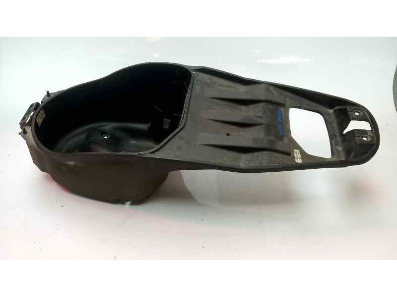 Recambio de moldura para honda vision 110 referencia OEM IAM 81250KTZD400  