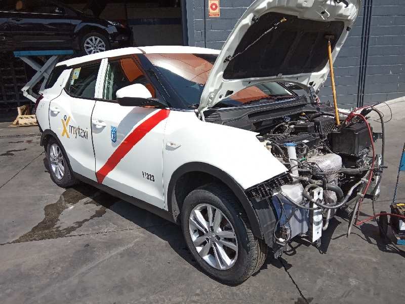 Recambio de brazo limpia delantero derecho para ssangyong xlv 1.6 cat referencia OEM IAM   