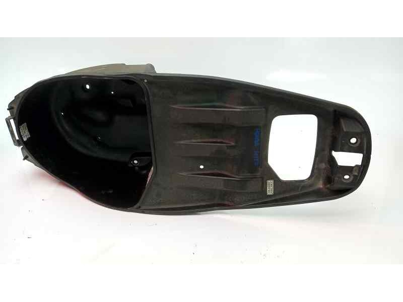 Recambio de moldura para honda vision 110 referencia OEM IAM 81250KTZD400  