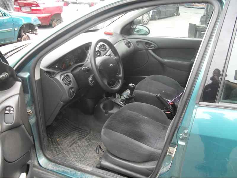 ford focus berlina (cak) del año 2000