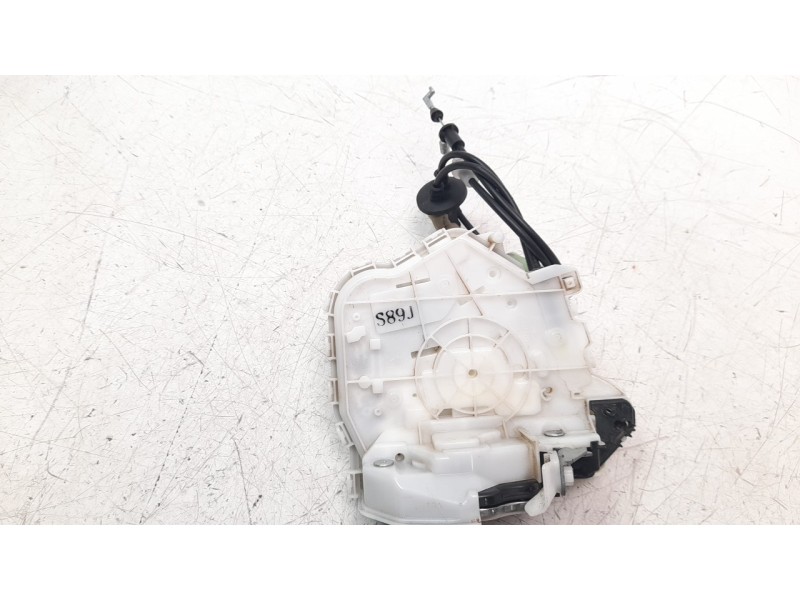 Recambio de cerradura puerta delantera derecha para mazda 3 sedán (bp) evolution referencia OEM IAM BDMC58310B  