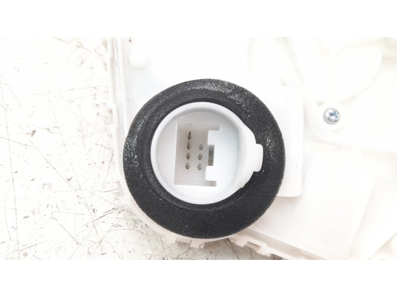 Recambio de cerradura puerta delantera derecha para mazda 3 sedán (bp) evolution referencia OEM IAM BDMC58310B  