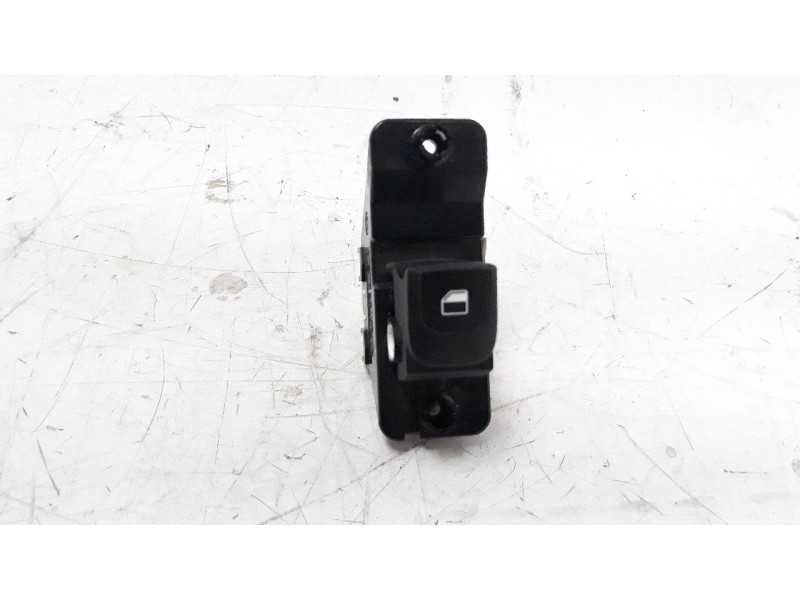 Recambio de mando elevalunas delantero derecho para kia rio (yb) 1.2 cat referencia OEM IAM 935751W010  