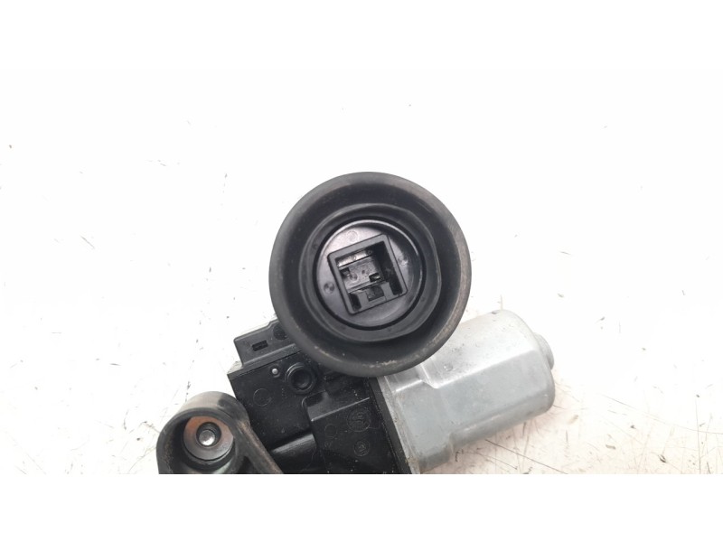 Recambio de elevalunas trasero derecho para mazda 3 sedán (bp) evolution referencia OEM IAM BCJH72590A  