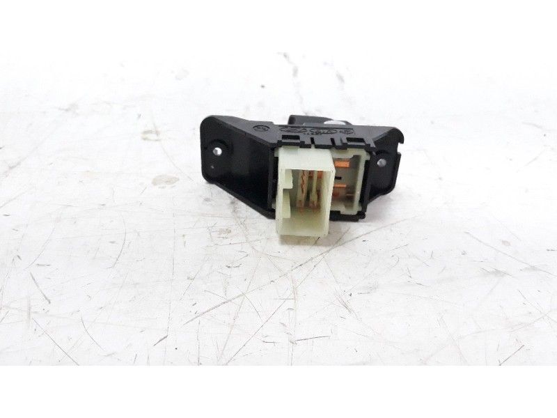 Recambio de mando elevalunas delantero derecho para kia rio (yb) 1.2 cat referencia OEM IAM 935751W010  