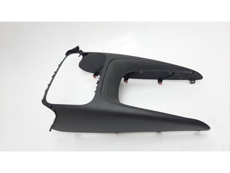 Recambio de moldura para toyota corolla (e21) referencia OEM IAM 5543602410  