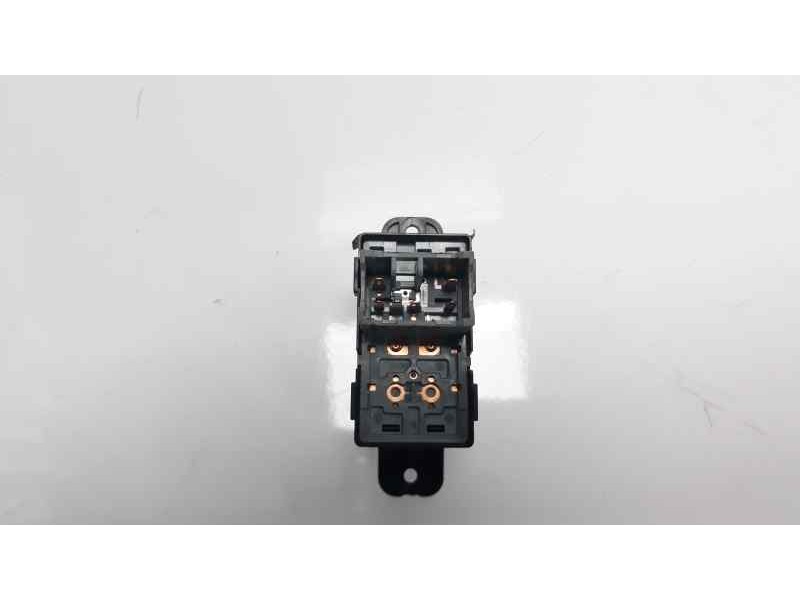 Recambio de mando elevalunas trasero derecho para ssangyong xlv 1.6 cat referencia OEM IAM 8585035000  