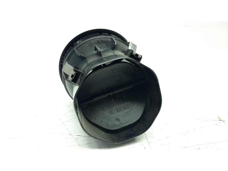 Recambio de rejilla aireadora para mercedes-benz clase b (w246) 1.5 cdi cat referencia OEM IAM A2468304100  