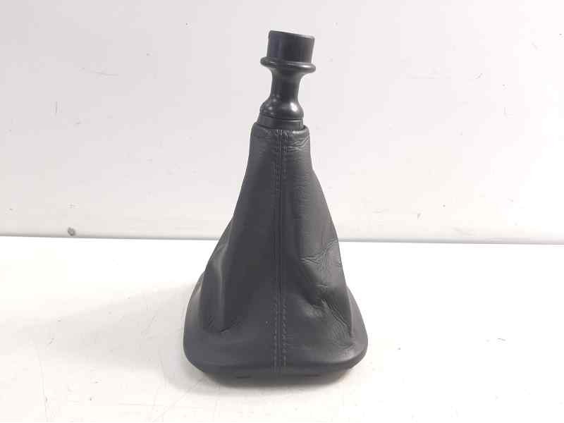 Recambio de guarnecidos palanca cambio para hyundai ix35 classic 2wd referencia OEM IAM 846402S1009P  