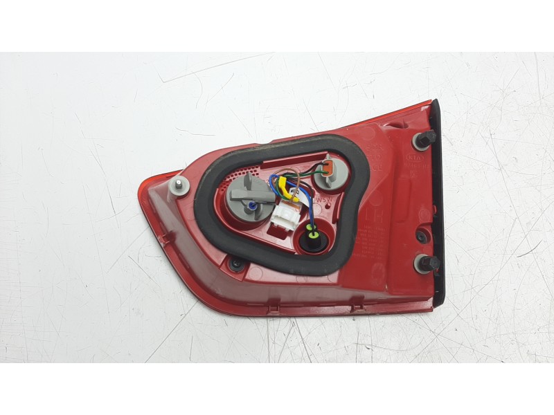Recambio de piloto trasero izquierdo interior para kia rio (yb) 1.2 cat referencia OEM IAM 92403H8  