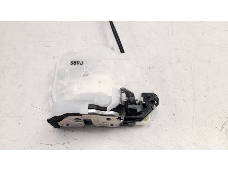 Recambio de cerradura puerta delantera derecha para mazda cx-30 referencia OEM IAM DGK958310  