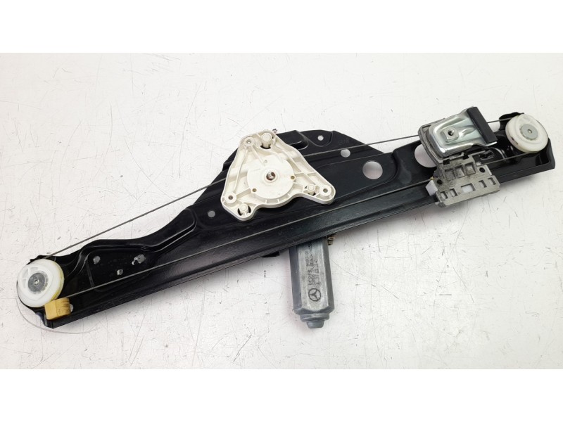 Recambio de elevalunas trasero izquierdo para mercedes-benz clase e (w211) berlina 1.8 cat referencia OEM IAM A2117300146 106141