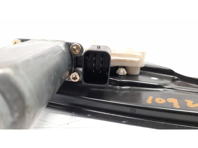 Recambio de elevalunas trasero izquierdo para mercedes-benz clase e (w211) berlina 1.8 cat referencia OEM IAM A2117300146 106141