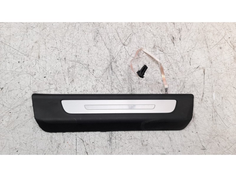 Recambio de moldura para audi q7 4mg referencia OEM IAM 4M0947418  