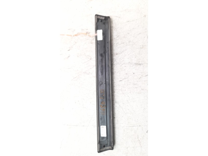 Recambio de moldura para audi q7 4mg referencia OEM IAM 4M8947406A  
