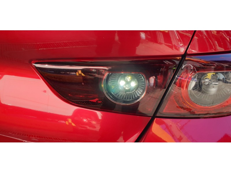 Recambio de piloto trasero derecho interior para mazda 3 sedán (bp) evolution referencia OEM IAM BCJH513F0  