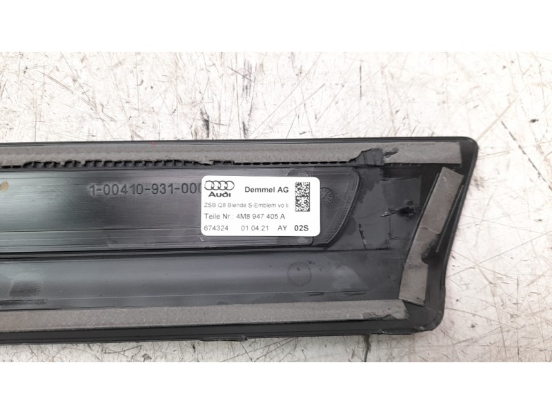 Recambio de moldura para audi q7 4mg referencia OEM IAM 4M8947405A  