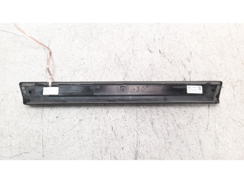 Recambio de moldura para audi q7 4mg referencia OEM IAM 4M8947405A  