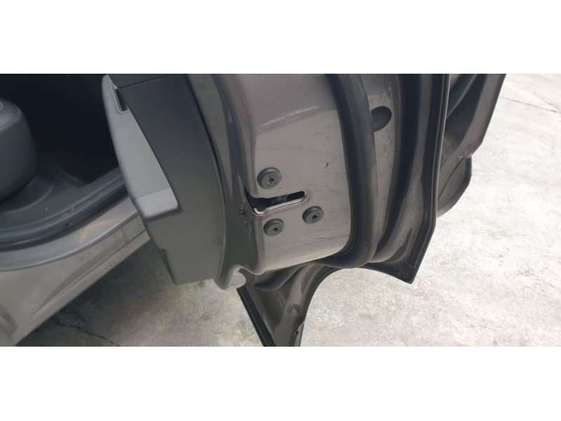 Recambio de cerradura puerta trasera derecha para renault captur ii techno referencia OEM IAM 825021122R  